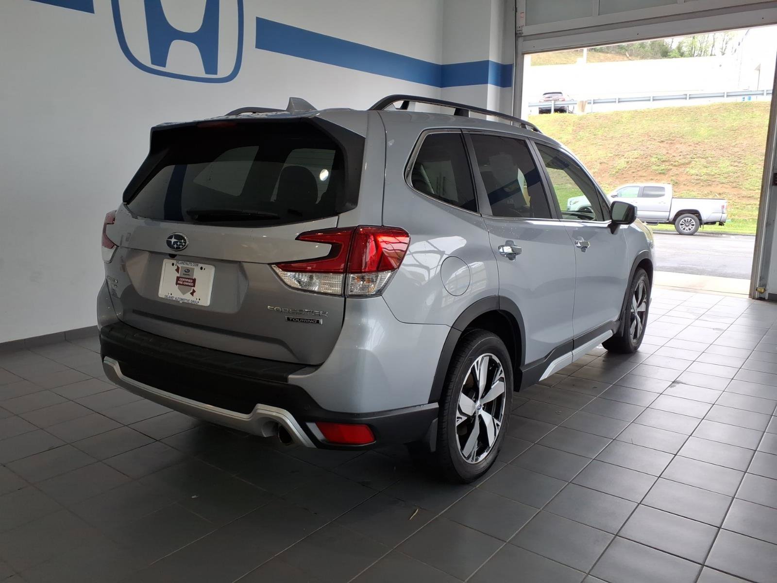 Used 2019 Subaru Forester Touring AWD/4WD image 5
