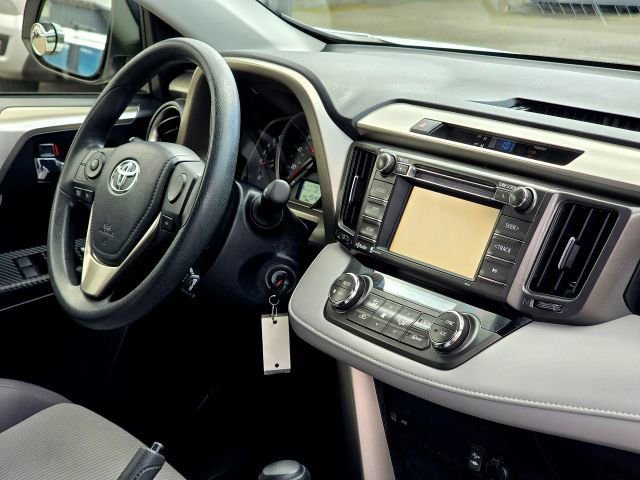 Used 2015 Toyota RAV4 XLE AWD/4WD image 17