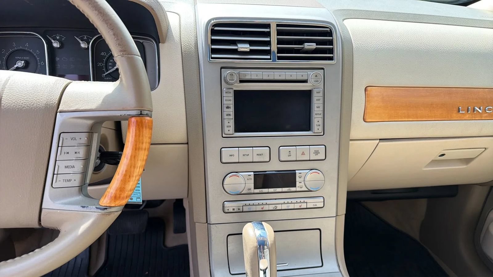 Used 2007 Lincoln MKX AWD image 11