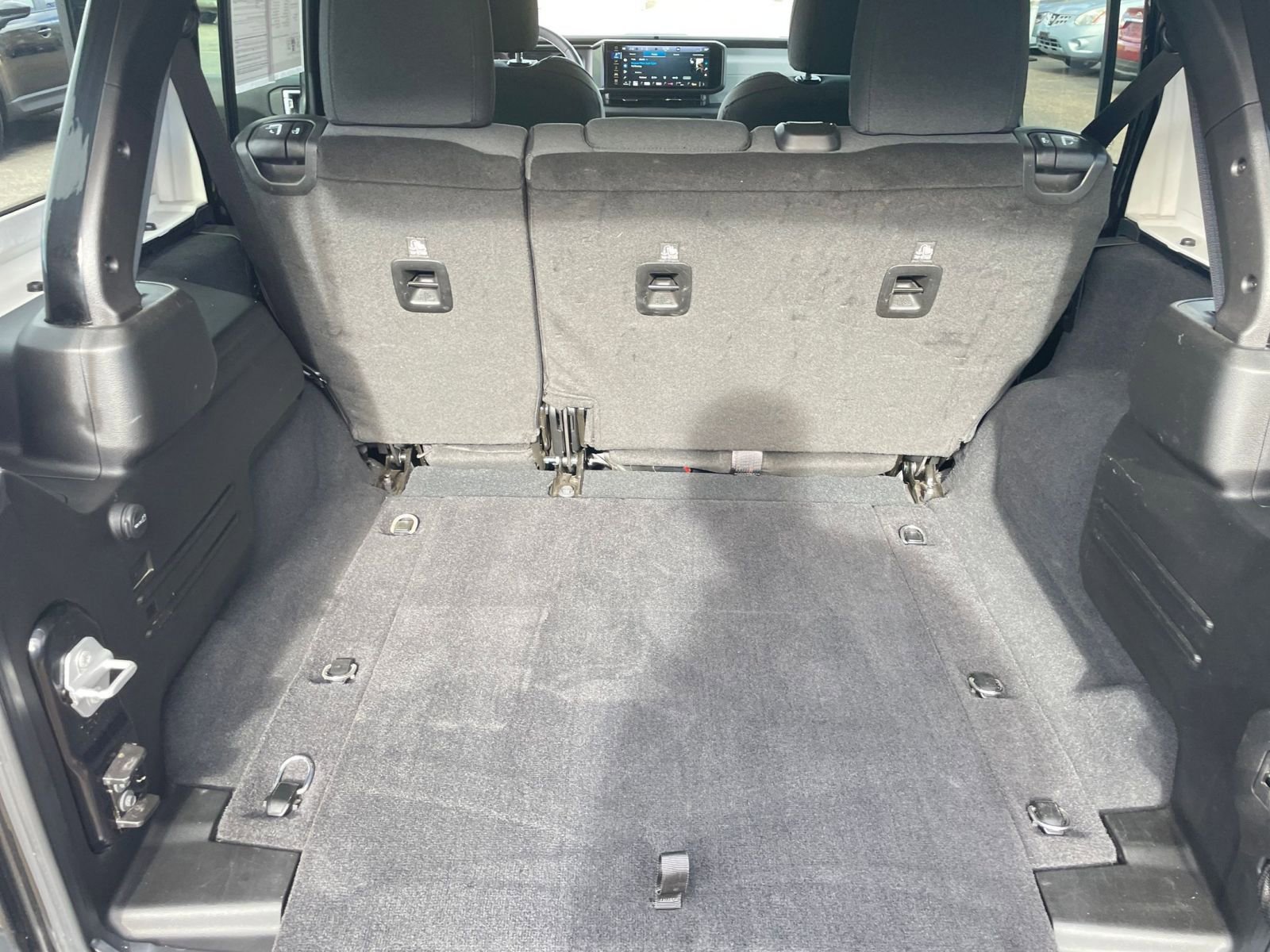 Used 2025 Jeep Wrangler Sahara image 31