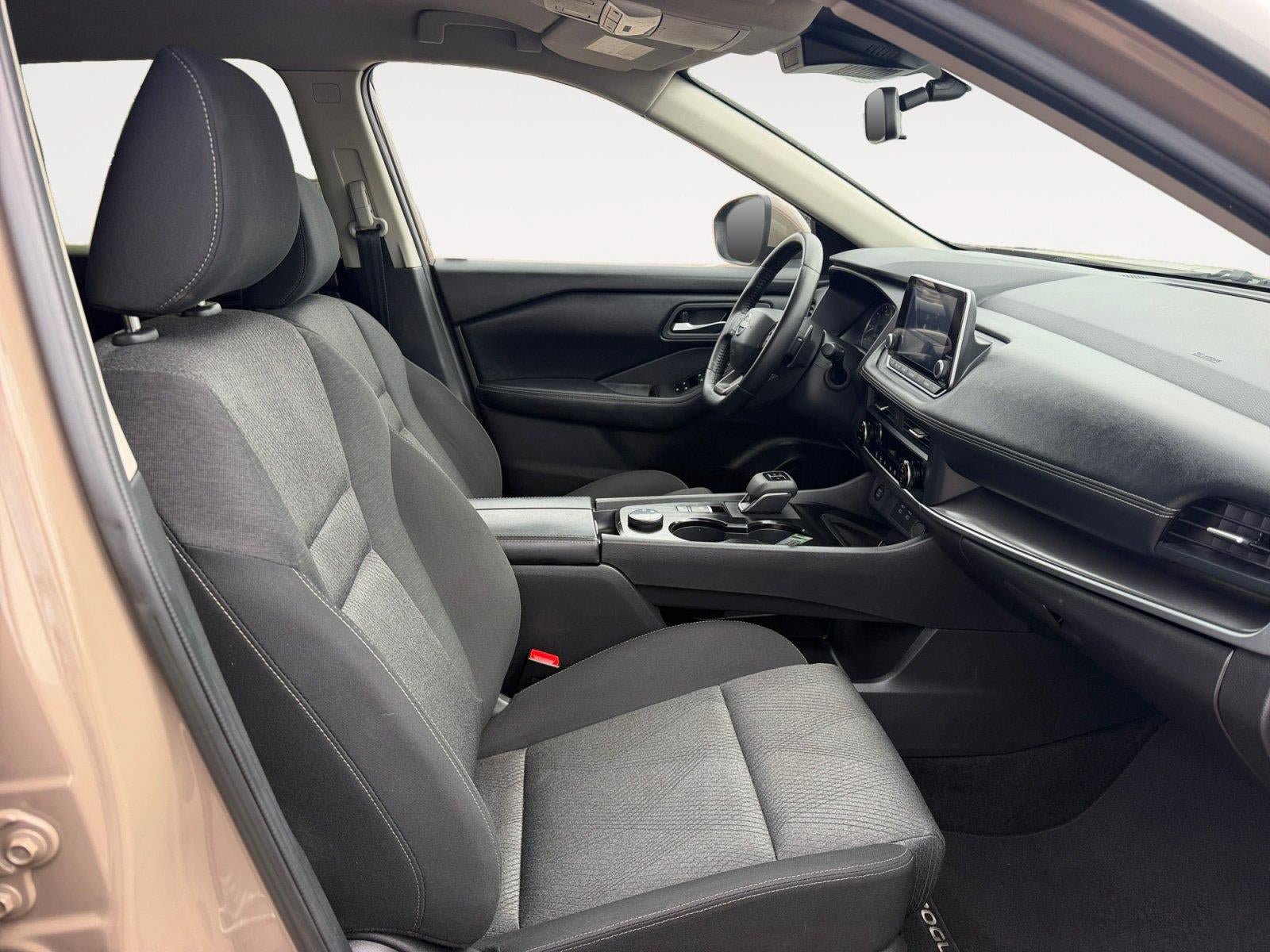 Used 2025 Nissan Rogue SV AWD/4WD image 15