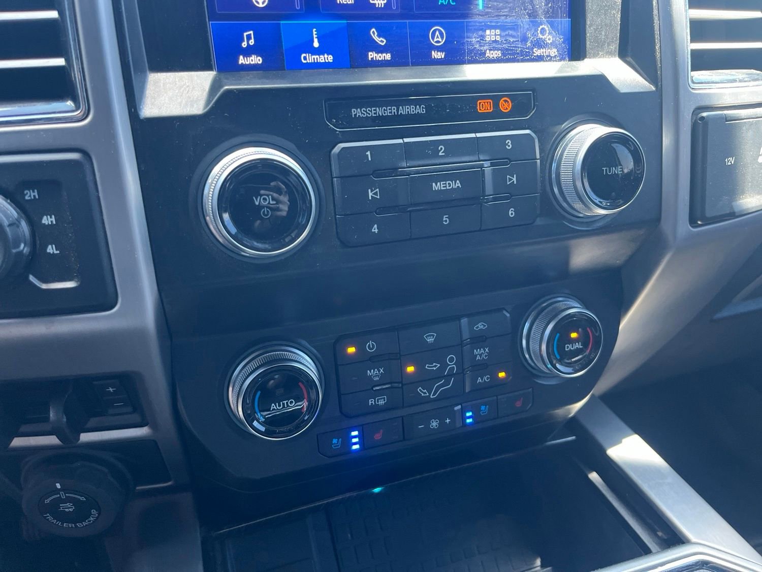 Used 2021 Ford F250 Platinum w/ FX4 Off-Road Package AWD/4WD image 15
