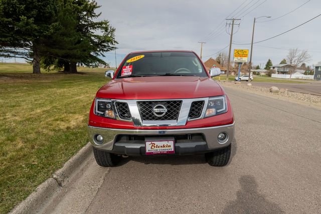 Used 2010 Nissan Frontier SE w/ Moonroof Pkg image 2
