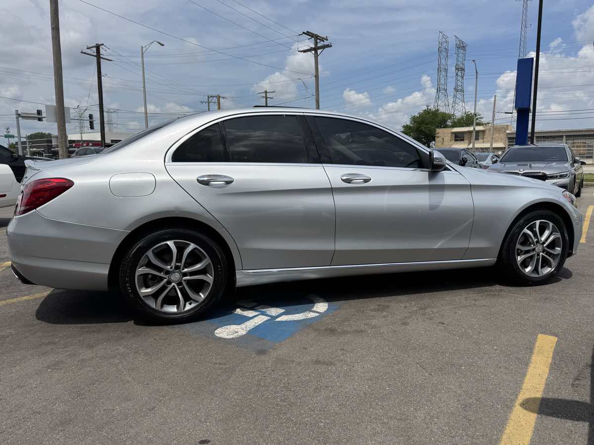 Used 2016 Mercedes-Benz C 300 4MATIC Sedan image 4