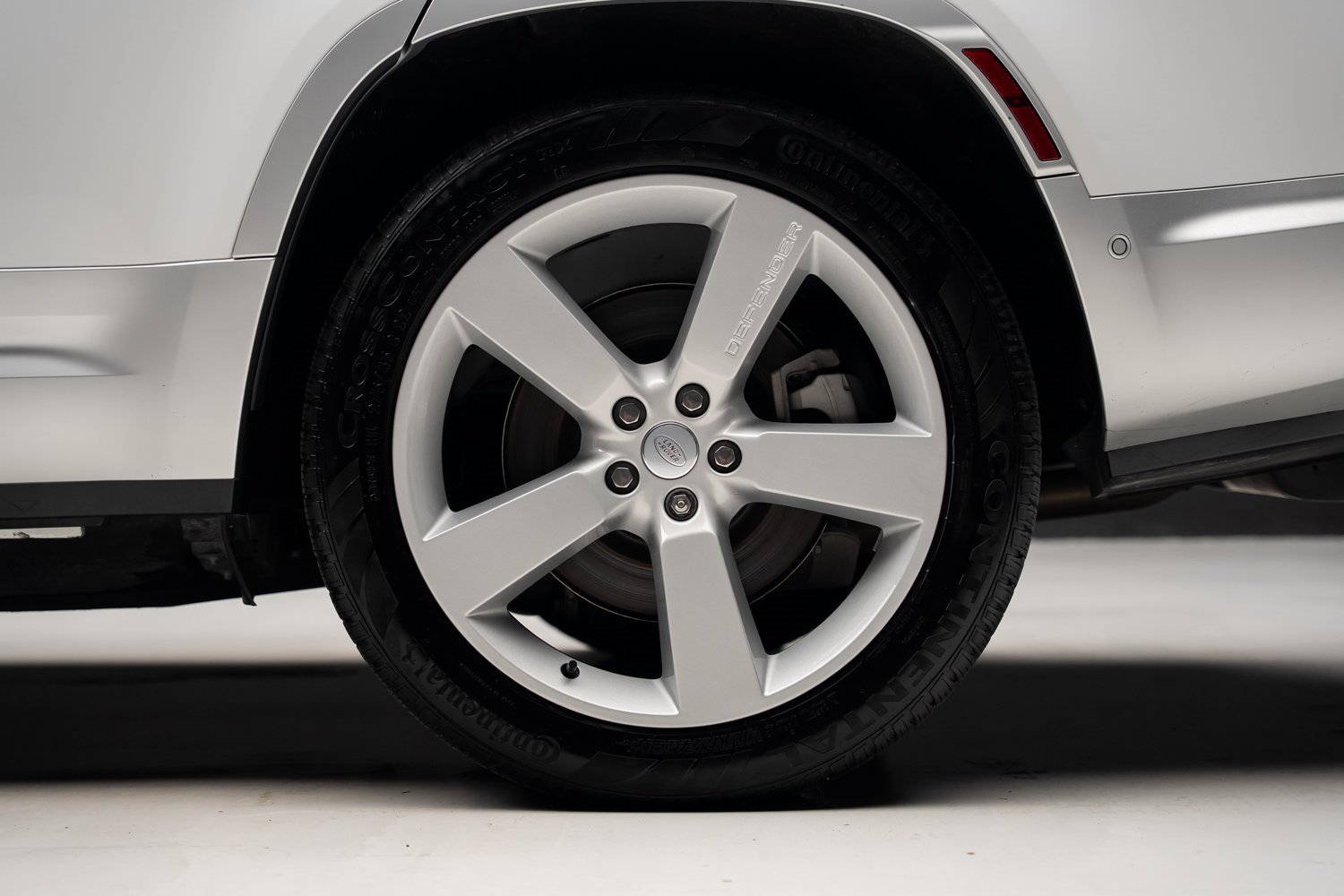 Used 2023 Land Rover Defender 130 First Edition image 21