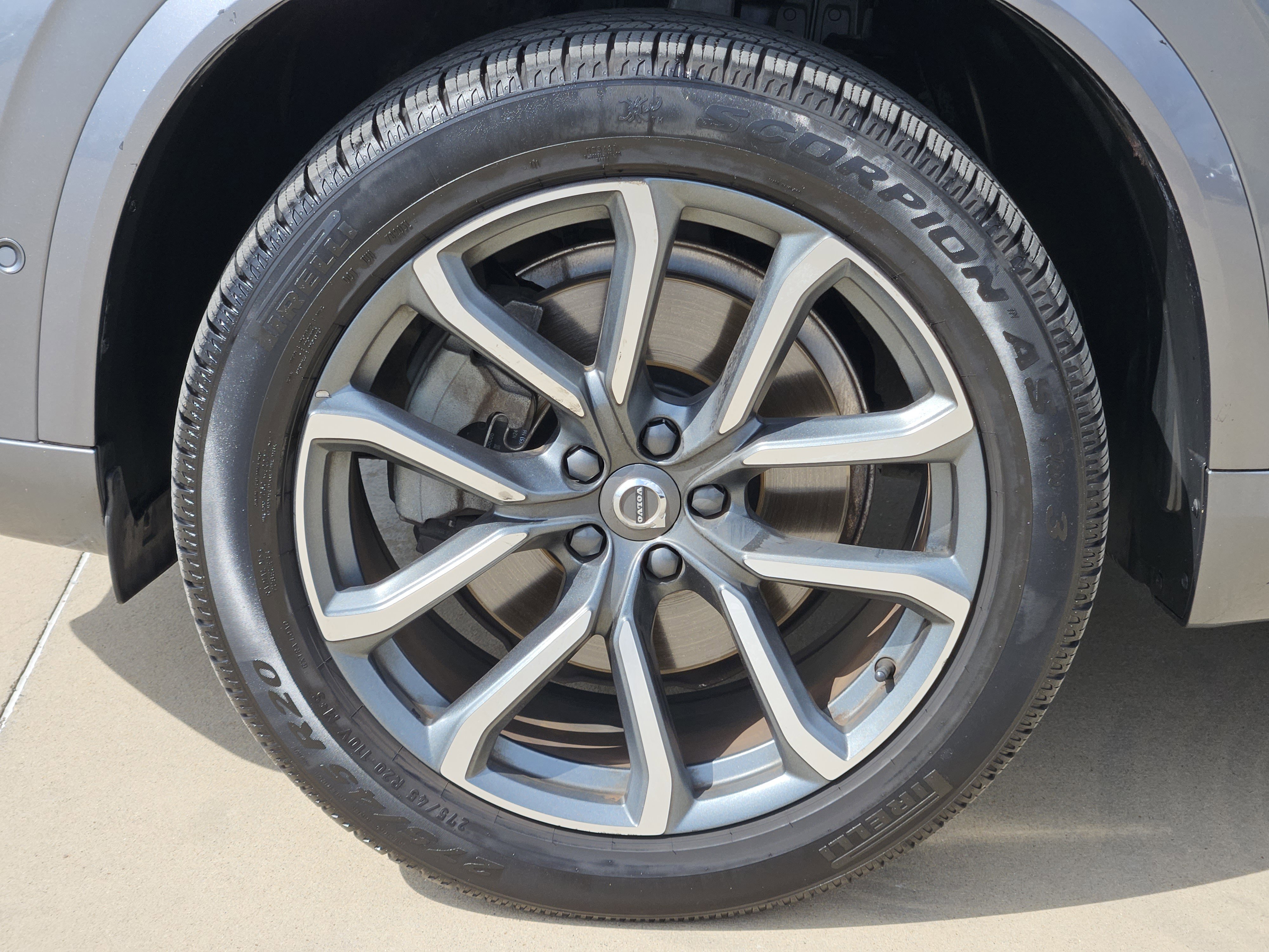 Used 2018 Volvo XC90 T6 Momentum w/ Convenience Package image 16