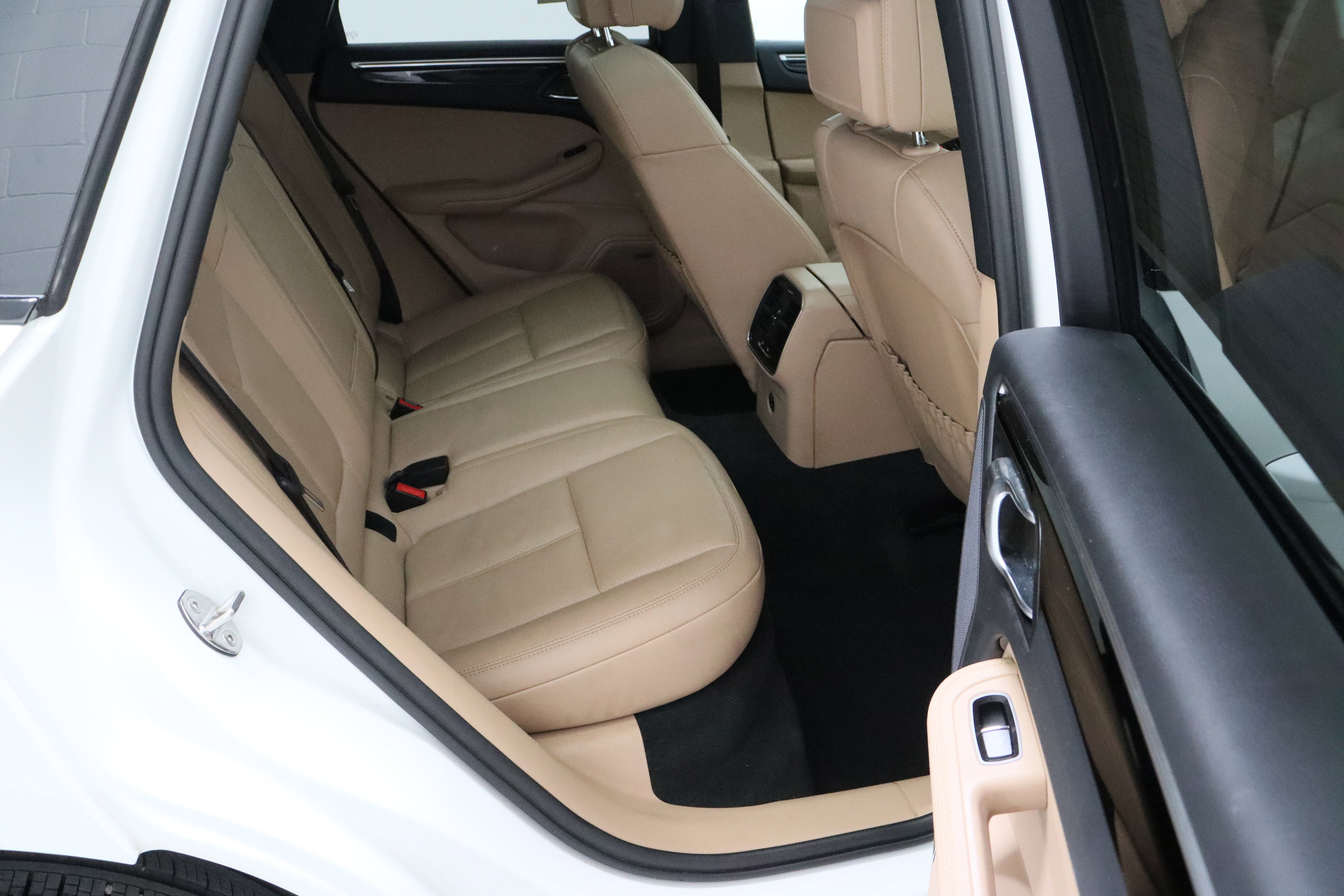 Used 2023 Porsche Macan S image 37