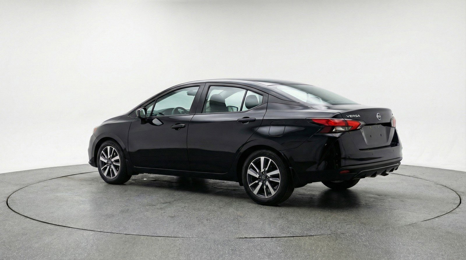Used 2025 Nissan Versa SV FWD image 5