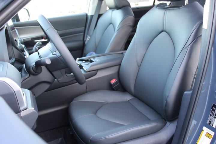 New 2026 Toyota Grand Highlander XLE FWD image 10