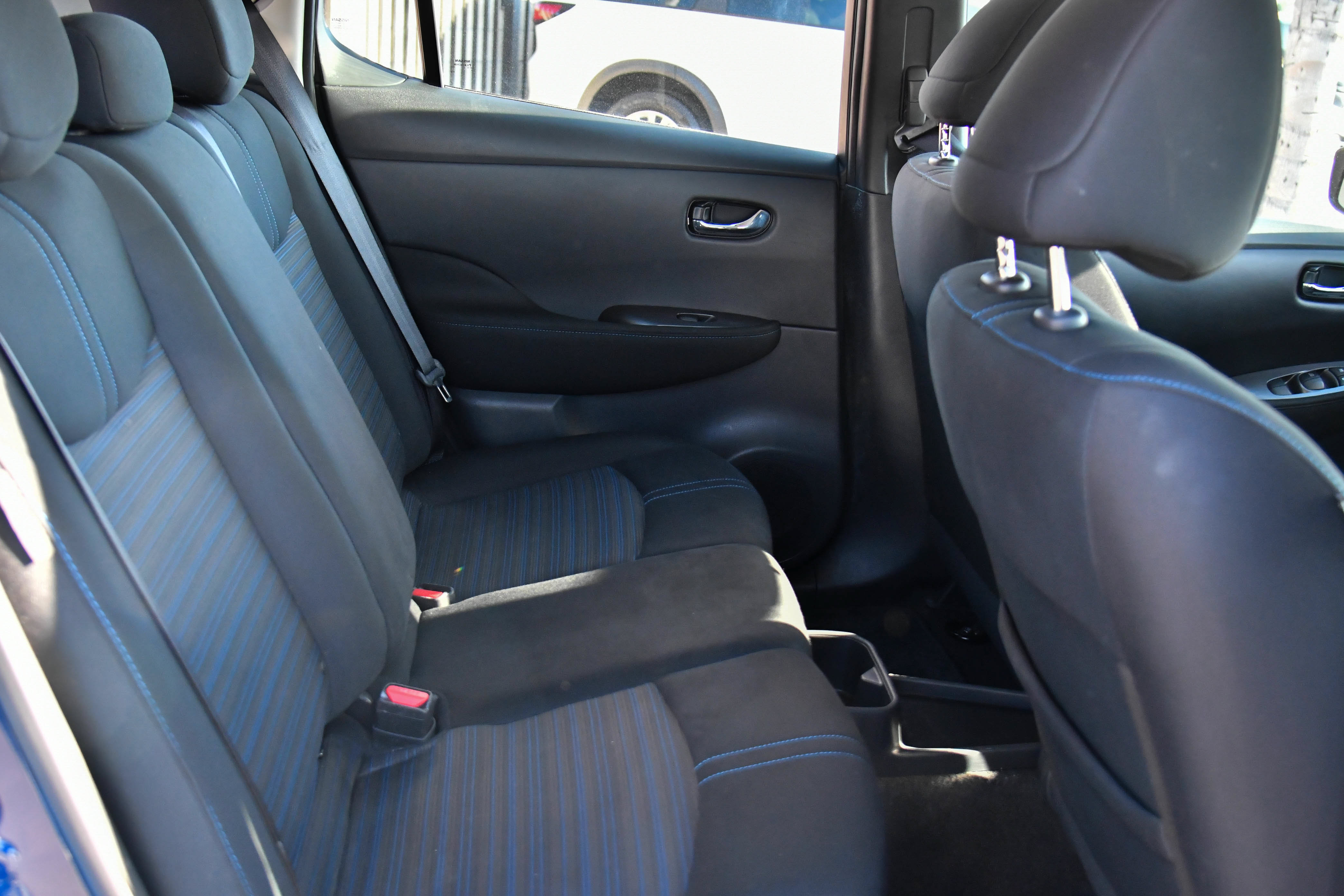 Used 2025 Nissan Leaf S FWD image 39
