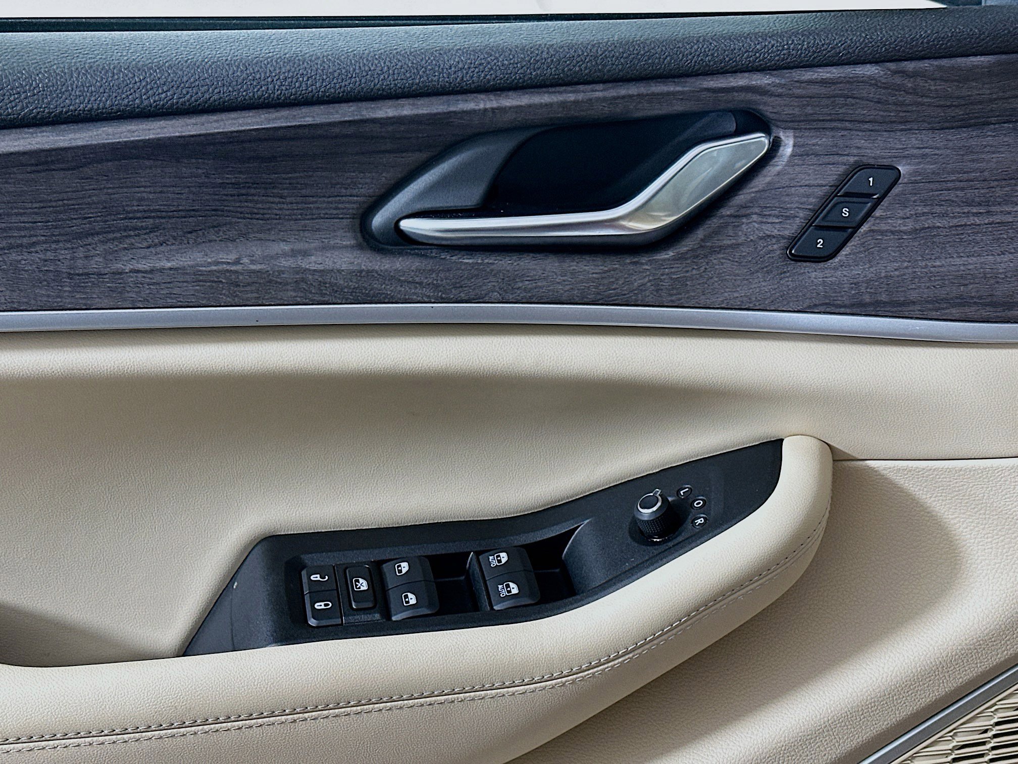 Used 2023 Jeep Grand Cherokee Limited w/ Luxury Tech Group II image 15