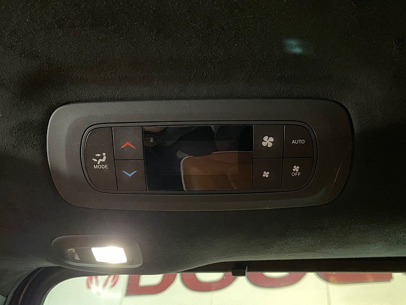 Used 2025 Chrysler Pacifica Pinnacle FWD image 33