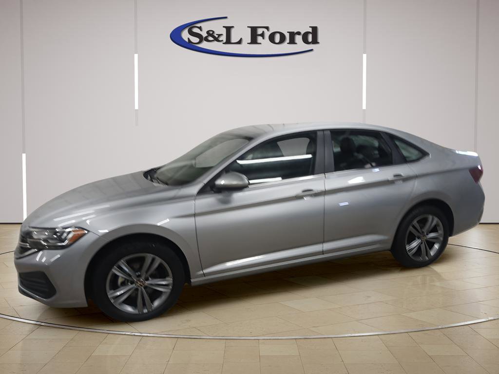 Used 2024 Volkswagen Jetta SE FWD image 2