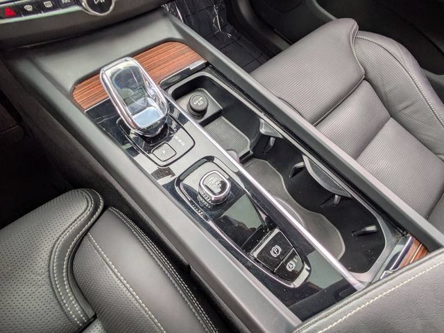 Certified 2023 Volvo XC60 T8 Ultimate AWD/4WD image 24