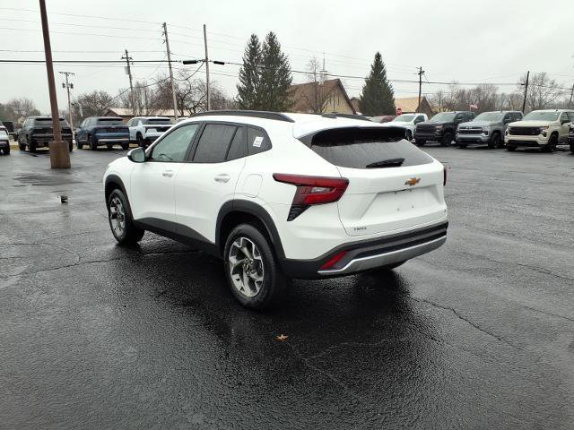 New 2026 Chevrolet Trax LT w/ LT Convenience Package FWD image 3