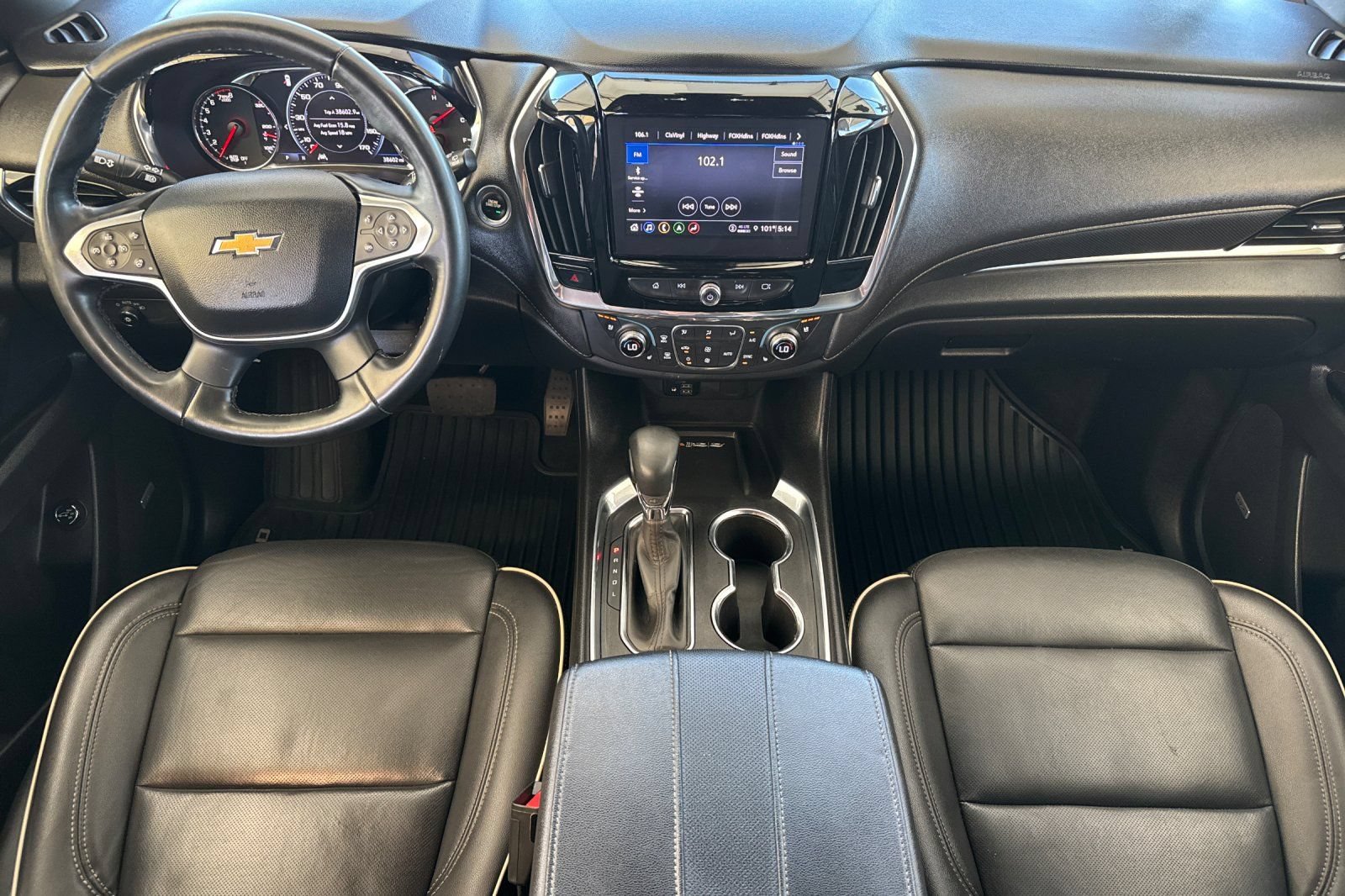 Used 2023 Chevrolet Traverse Premier FWD image 13