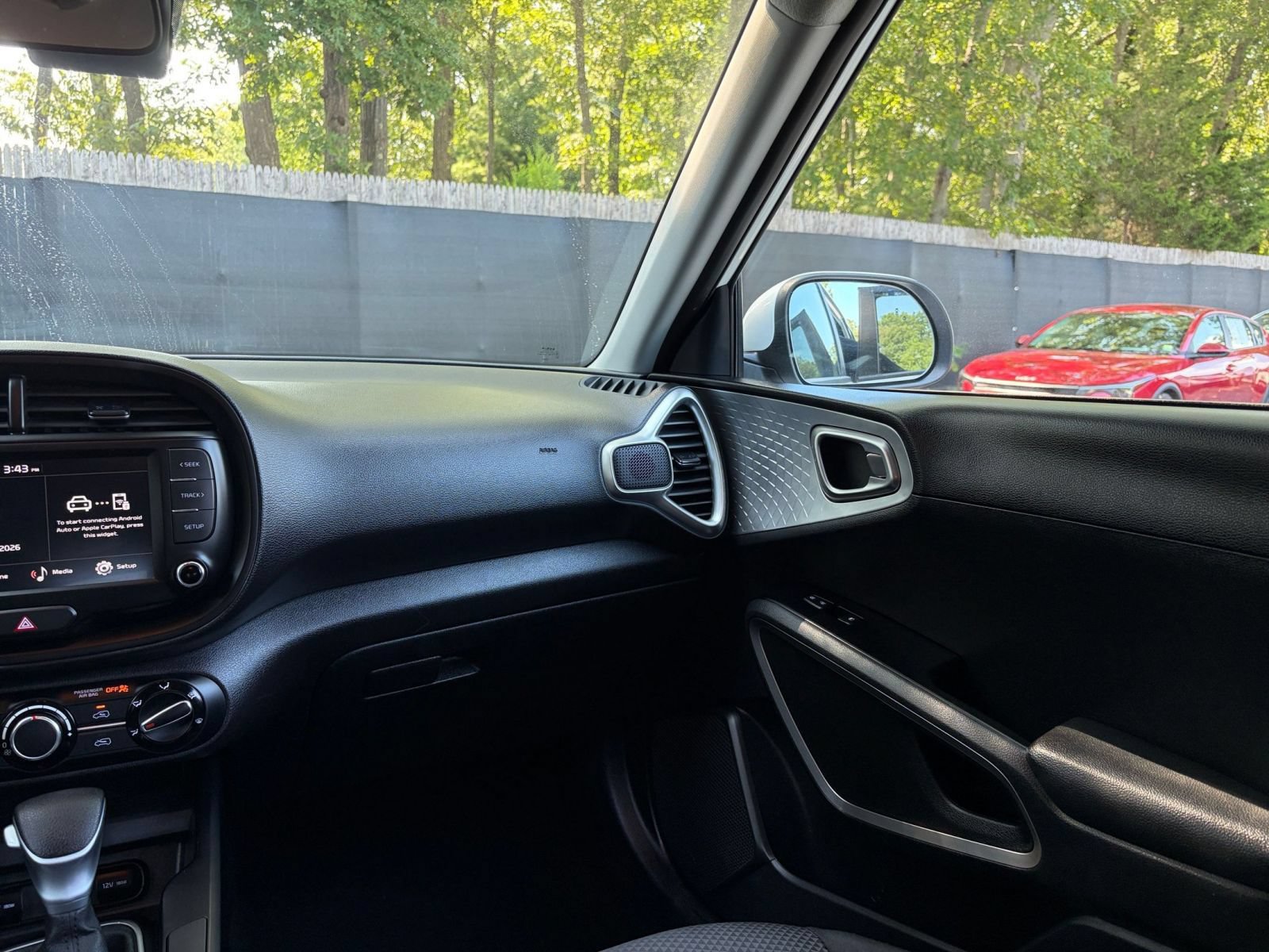 Used 2025 Kia Soul LX w/ LX Technology Package FWD image 33