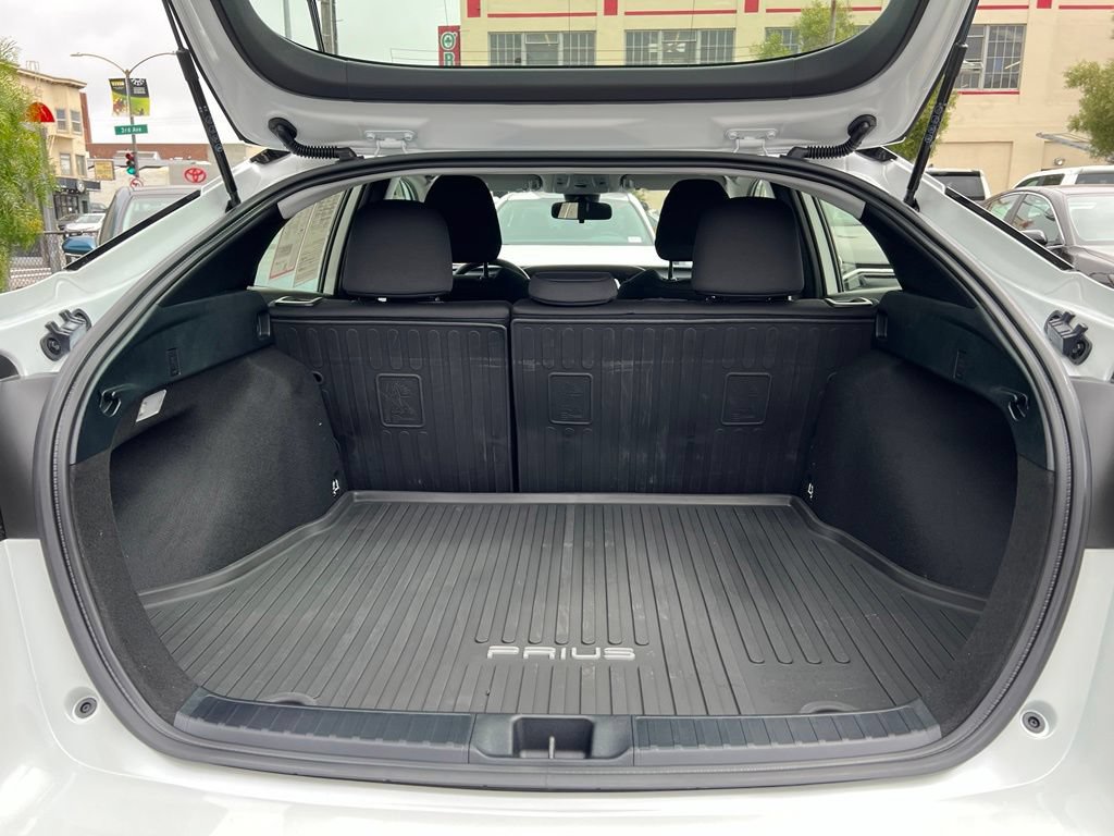 Certified 2022 Toyota Prius LE FWD image 37