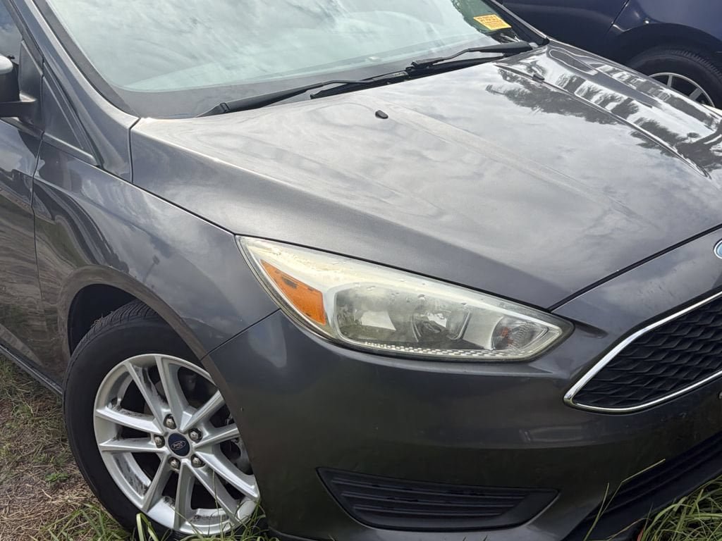 Used 2015 Ford Focus SE w/ Reverse Sensing Package FWD image 2