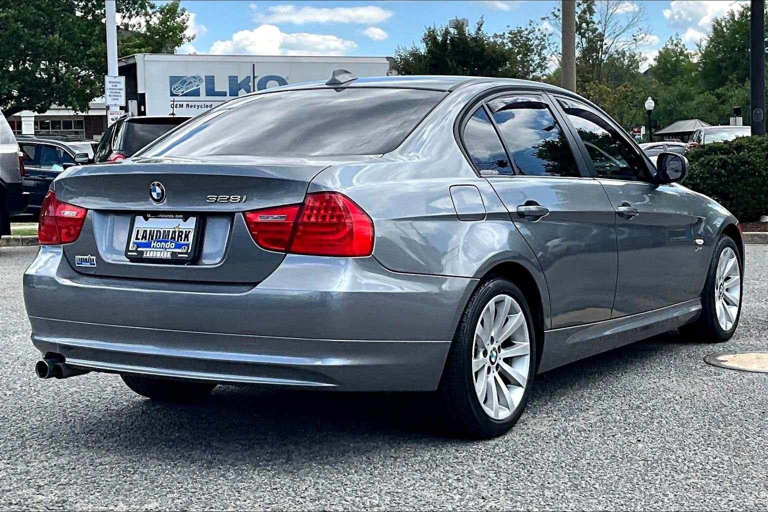 Used 2011 BMW 328i xDrive Sedan AWD/4WD image 2