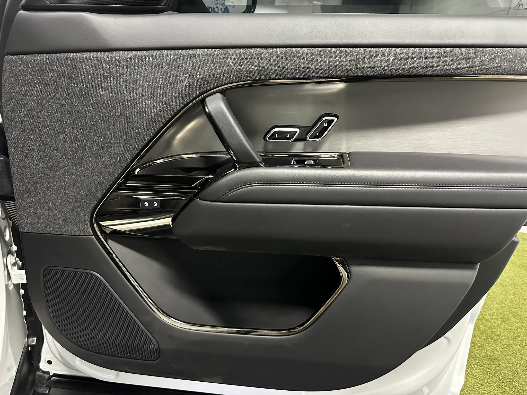 Used 2024 Land Rover Range Rover Sport SE image 28