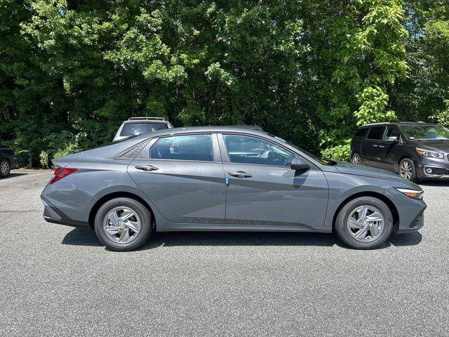 New 2026 Hyundai Elantra SE FWD image 2