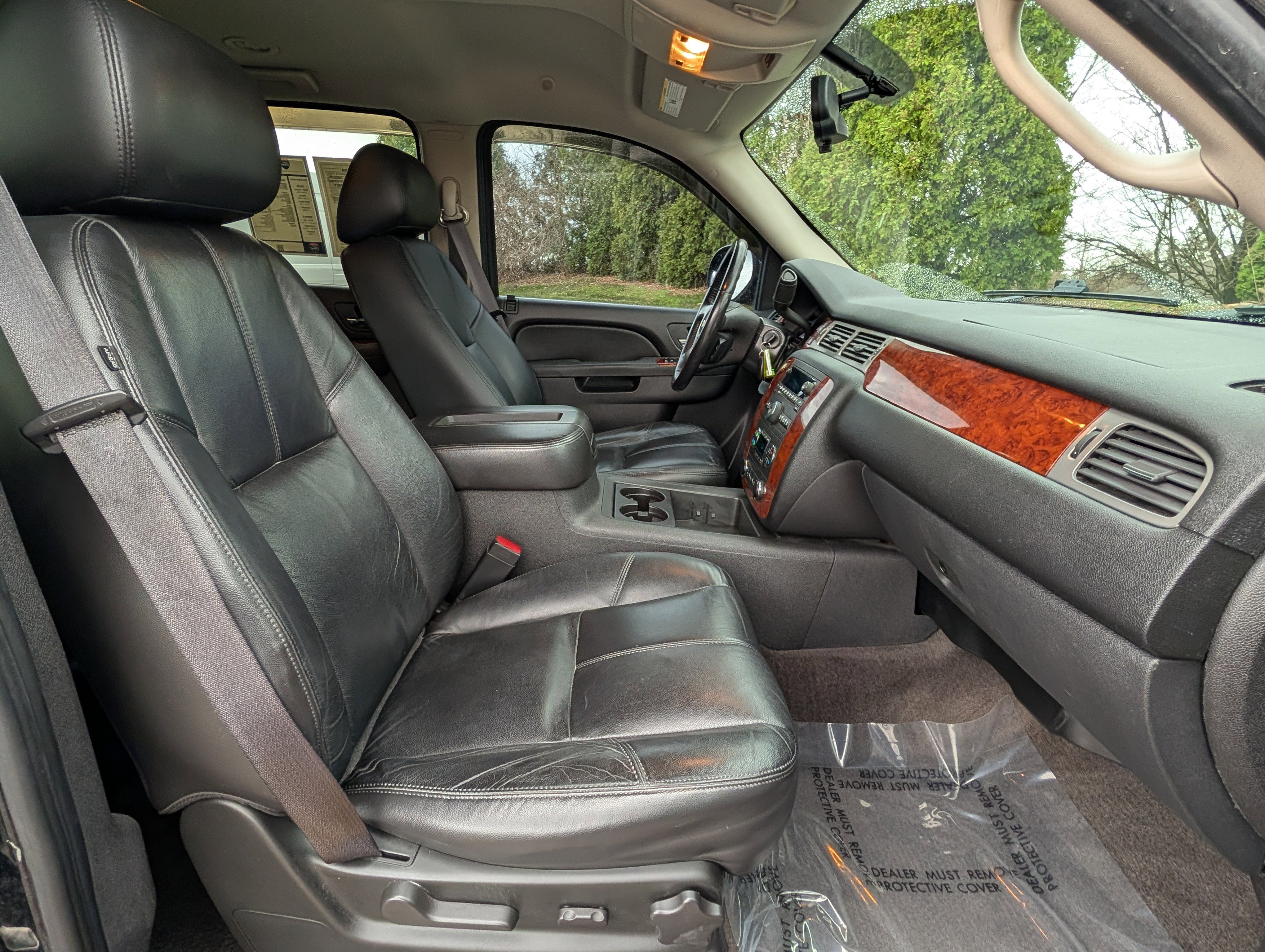Used 2011 Chevrolet Suburban LT image 12