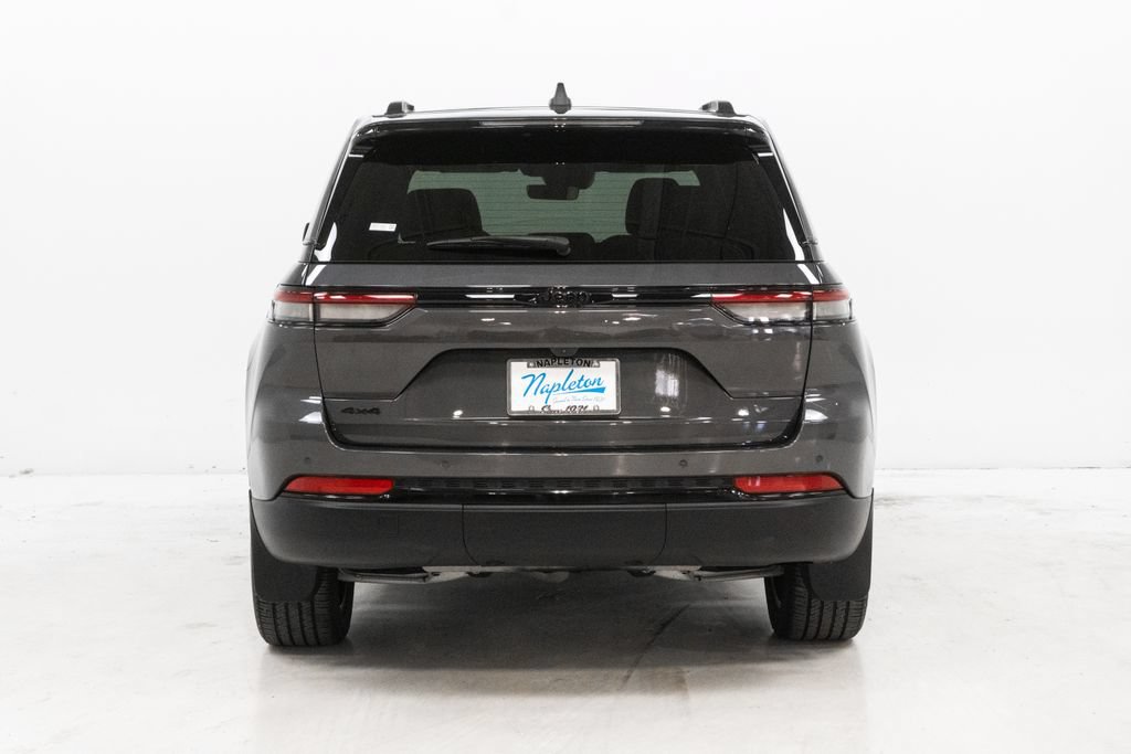 Used 2025 Jeep Grand Cherokee Altitude AWD/4WD image 30