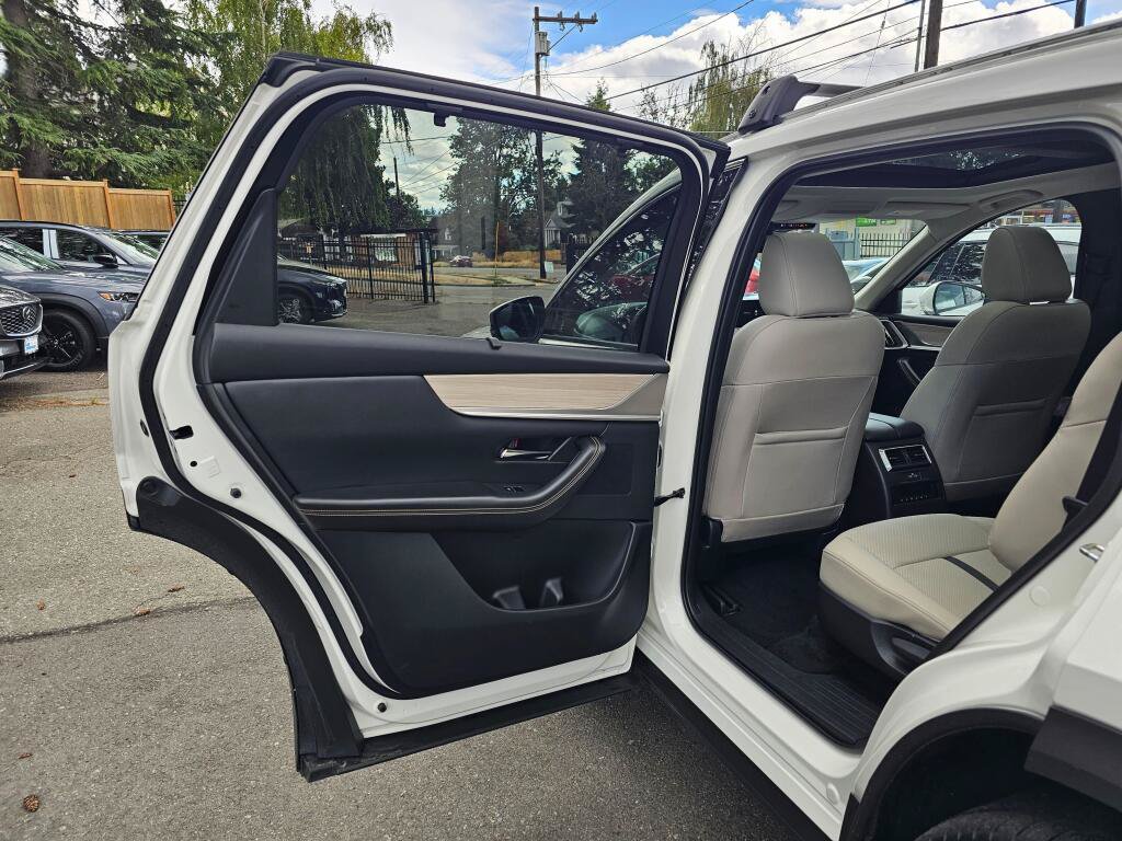 Certified 2024 MAZDA CX-90 Plug-In Hybrid w/ Premium Pkg AWD/4WD image 17