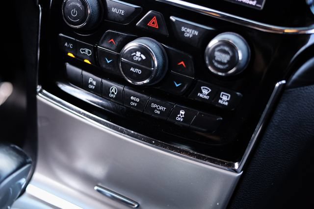 Used 2020 Jeep Grand Cherokee Laredo AWD/4WD image 31