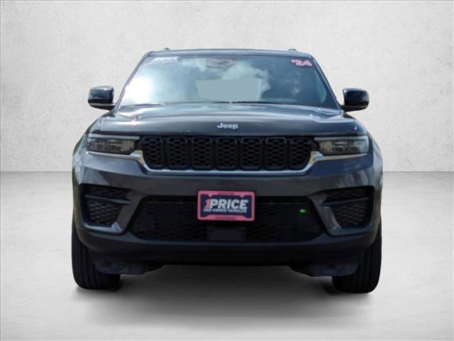 Used 2024 Jeep Grand Cherokee Laredo X w/ Luxury Tech Group I AWD/4WD image 2