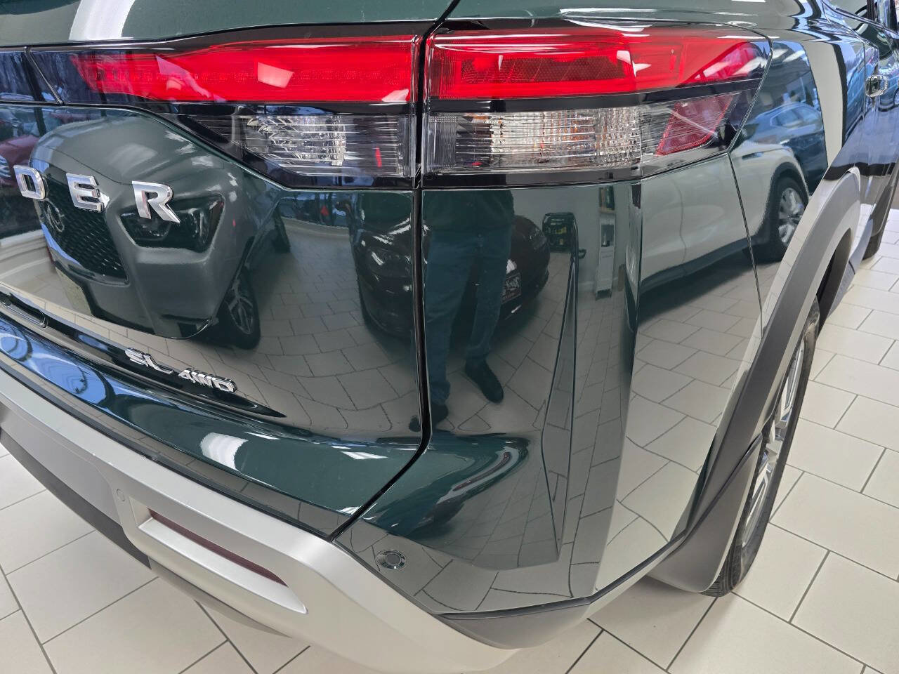 Used 2023 Nissan Pathfinder SL AWD/4WD image 11