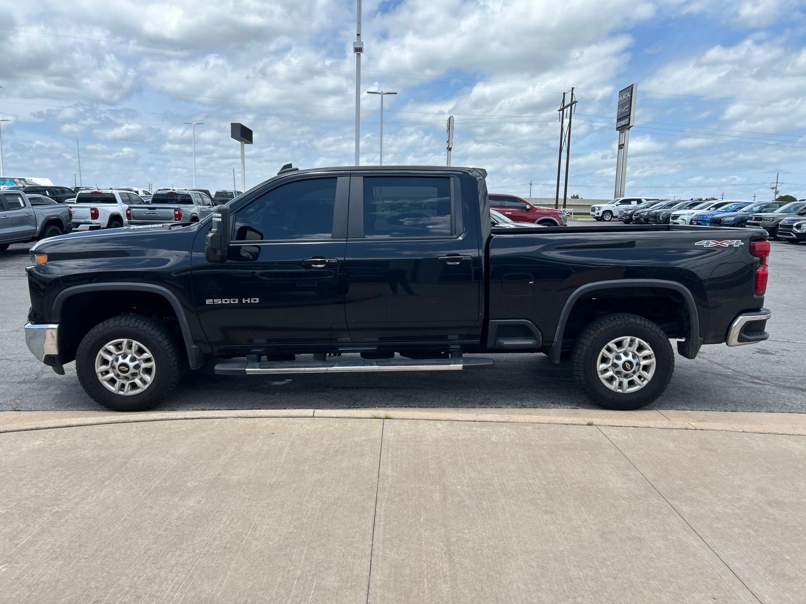 Used 2024 Chevrolet Silverado 2500 LT AWD/4WD image 8
