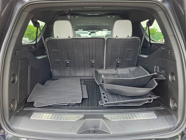 Used 2025 Chevrolet Suburban Premier AWD/4WD image 20