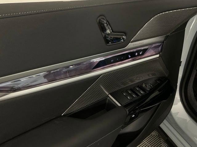 Used 2024 BMW 760i xDrive image 29