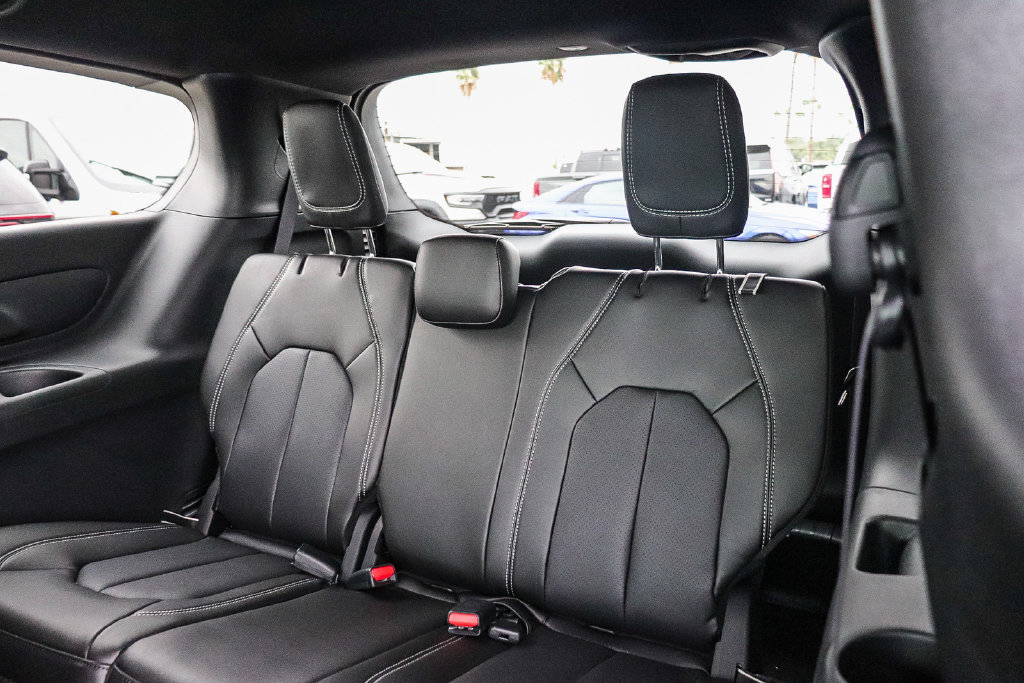 New 2027 Chrysler Pacifica Select FWD image 21
