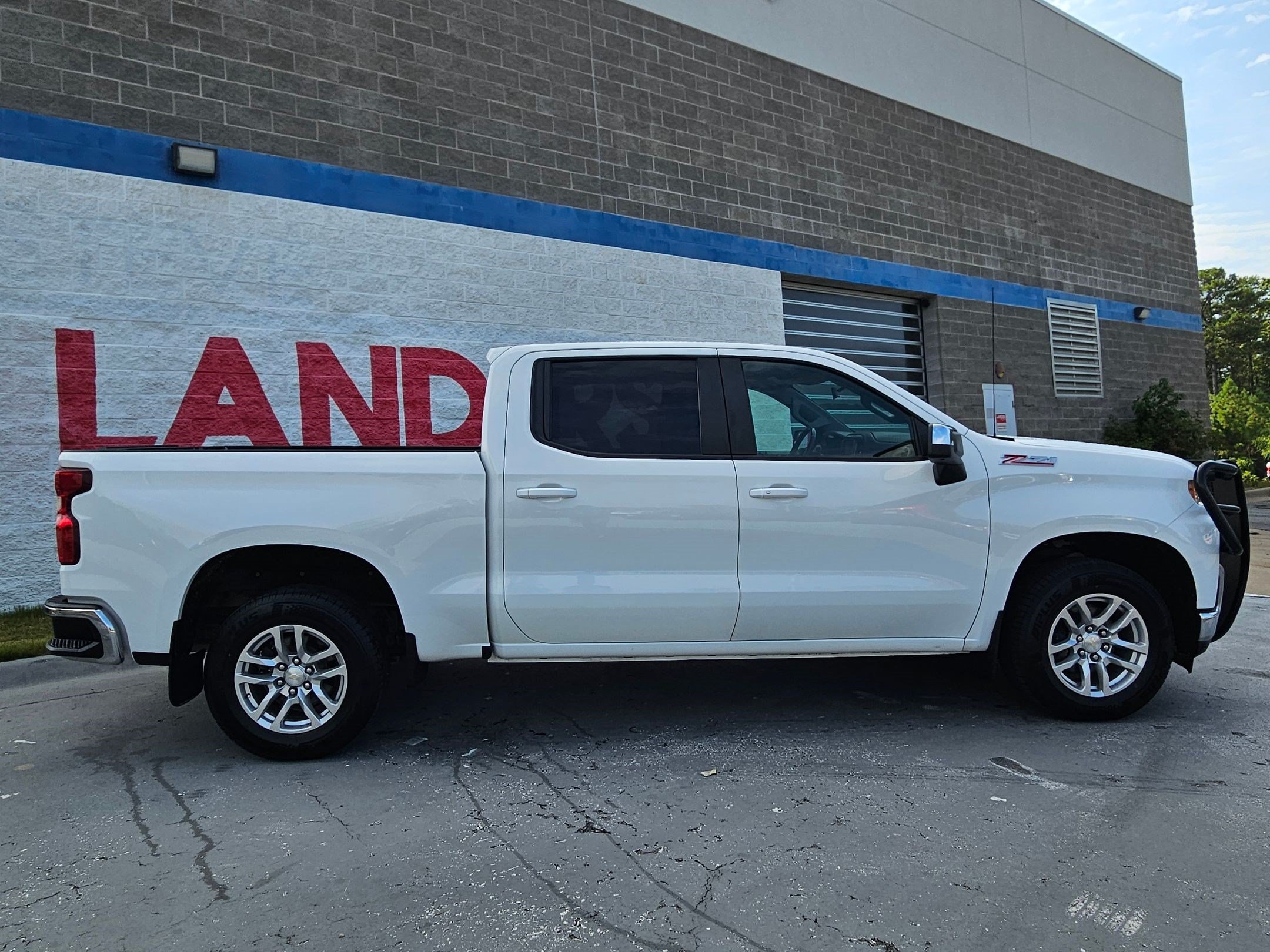 Used 2021 Chevrolet Silverado 1500 LT w/ Z71 Off-Road Package AWD/4WD image 8