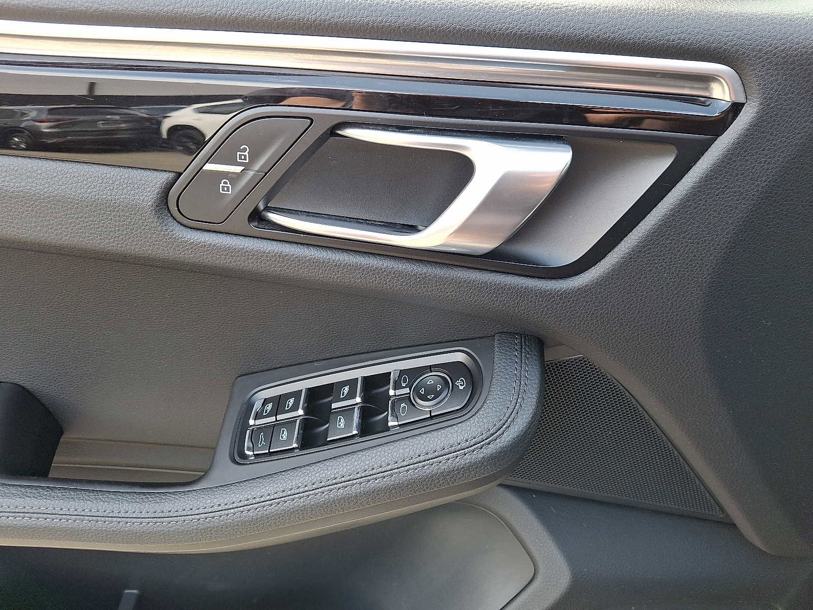 Used 2020 Porsche Macan image 13