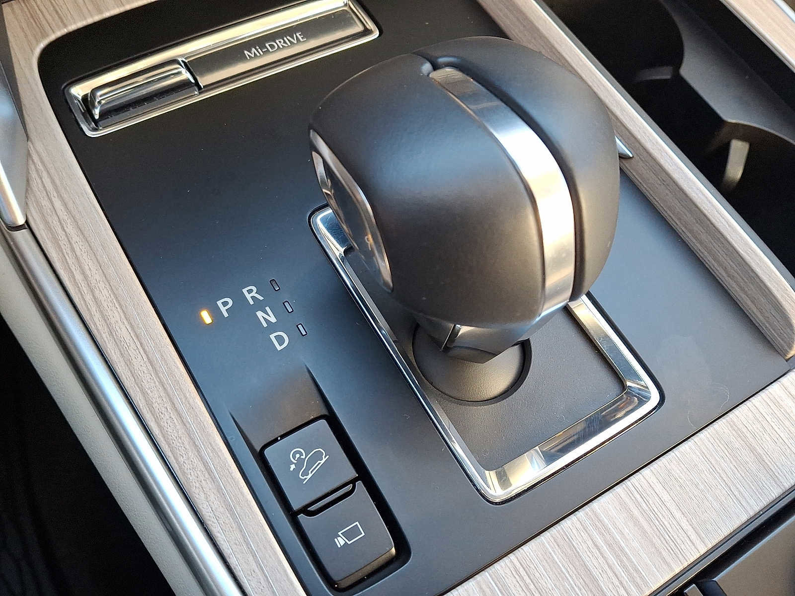 Certified 2024 MAZDA CX-90 3.3 Turbo S w/ Premium Package image 17