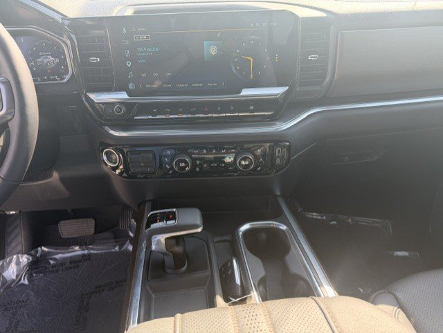 Used 2026 Chevrolet Silverado 1500 High Country w/ Technology Package AWD/4WD image 25