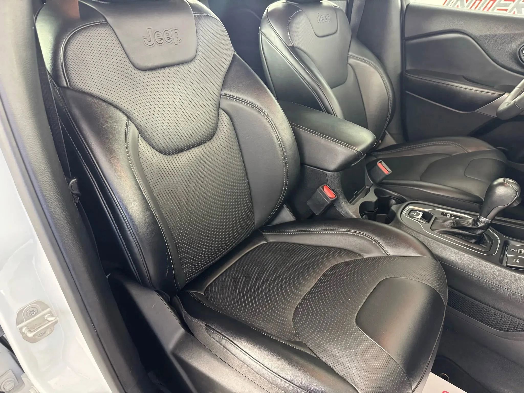 Used 2022 Jeep Cherokee Latitude Lux FWD image 35