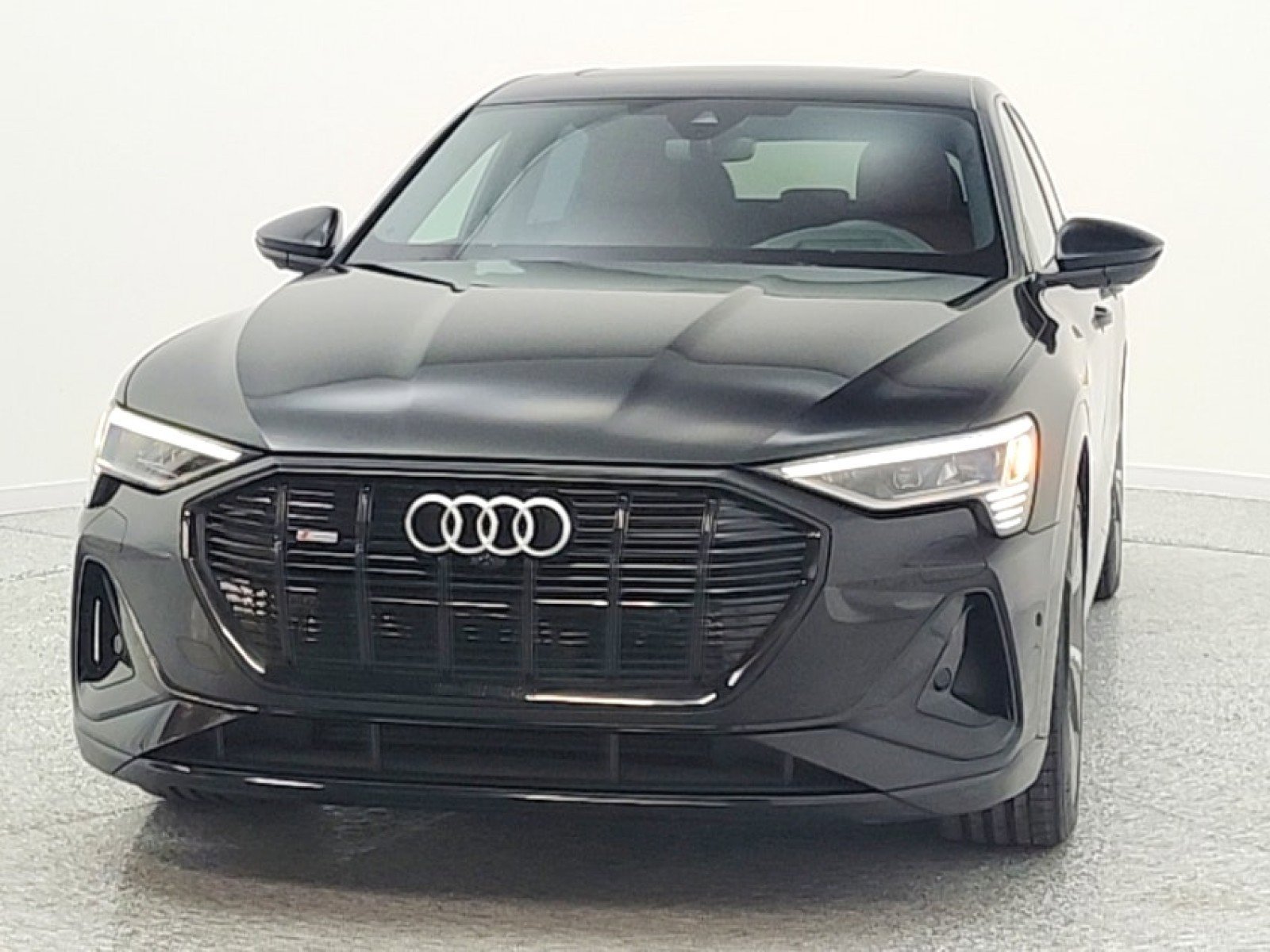 Used 2023 Audi e-tron Prestige w/ Prestige Package AWD/4WD image 2