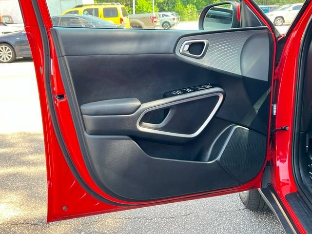 Certified 2025 Kia Soul LX w/ LX Technology Package FWD image 16