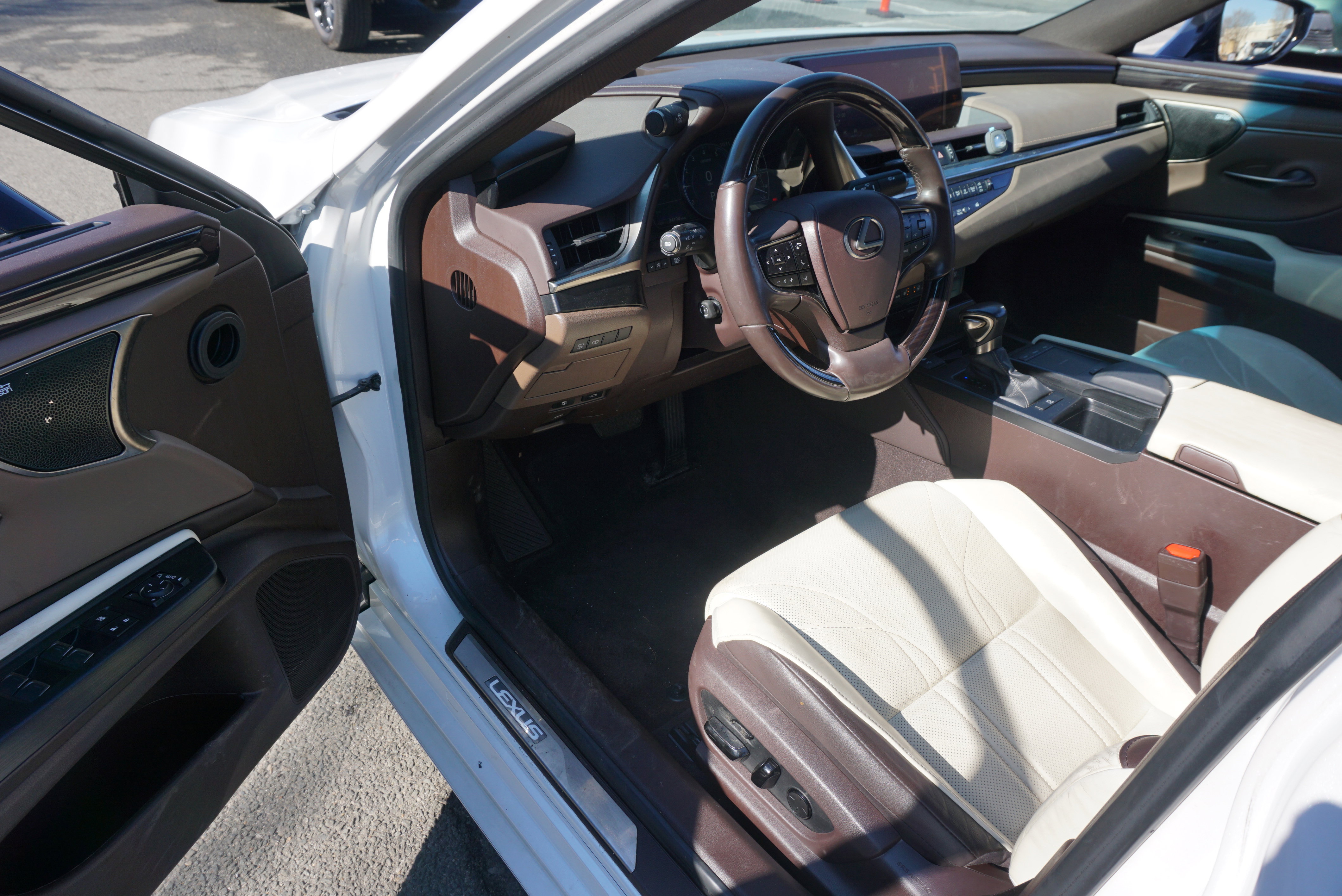 Used 2021 Lexus ES 350 Ultra Luxury w/ Accessory Package image 7