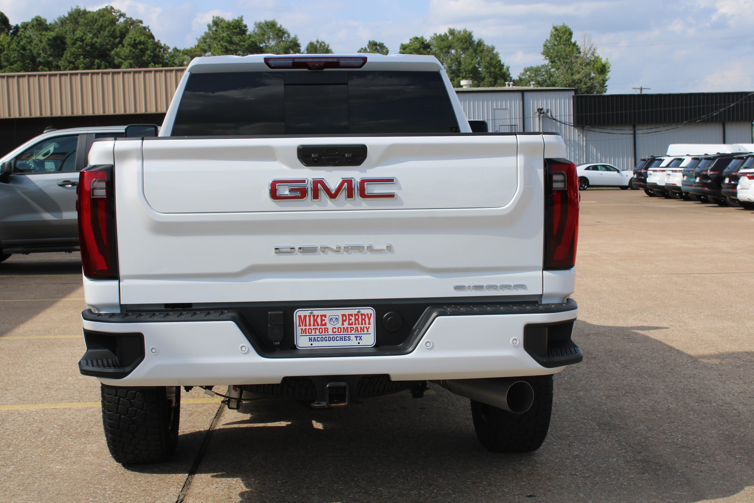 Used 2025 GMC Sierra 2500 Denali w/ Denali Reserve Package AWD/4WD image 8