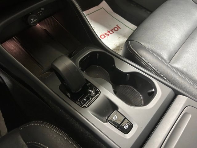 Used 2025 Volvo XC40 B5 Plus AWD/4WD image 18
