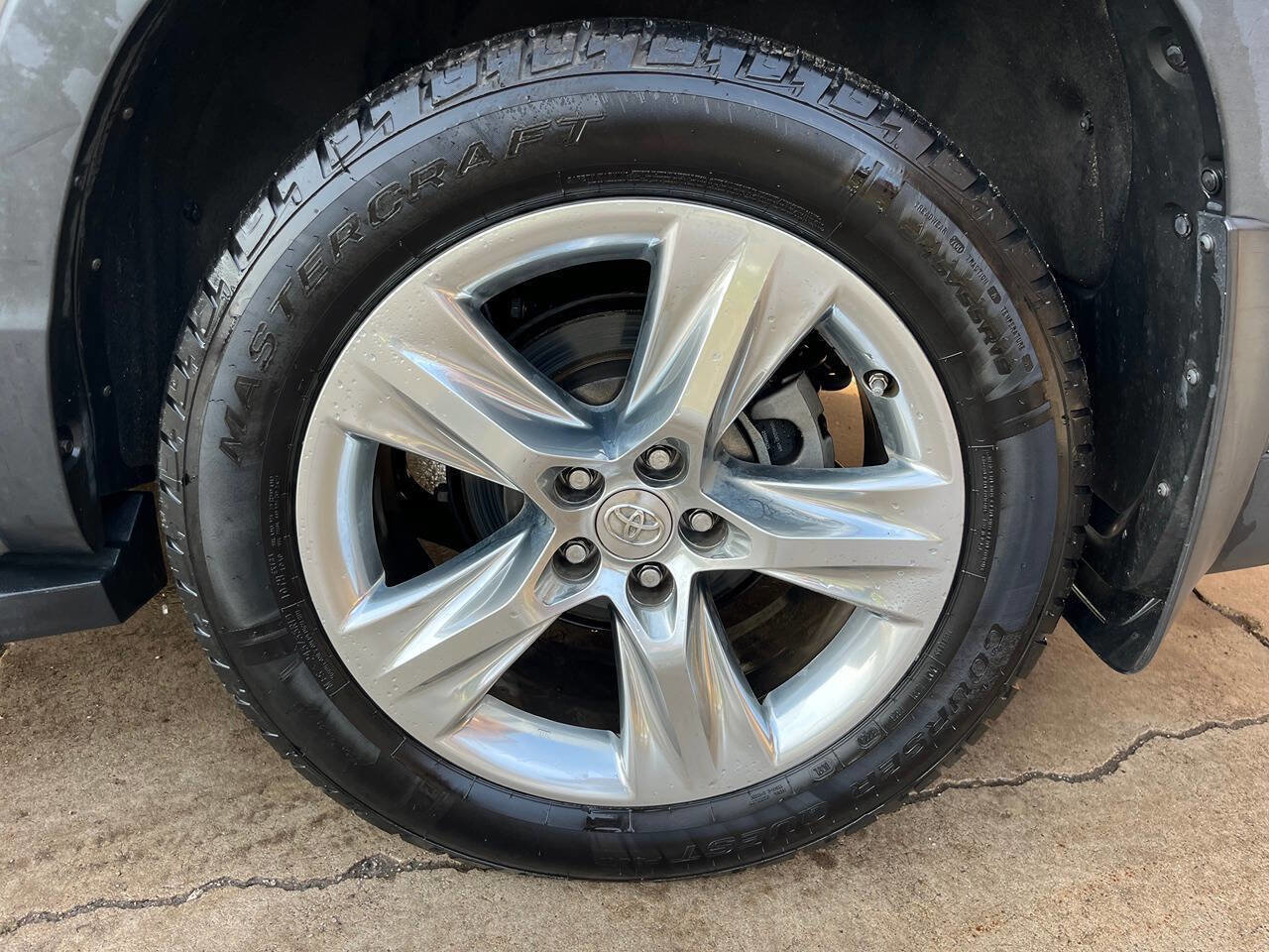 Used 2014 Toyota Highlander Limited AWD/4WD image 4