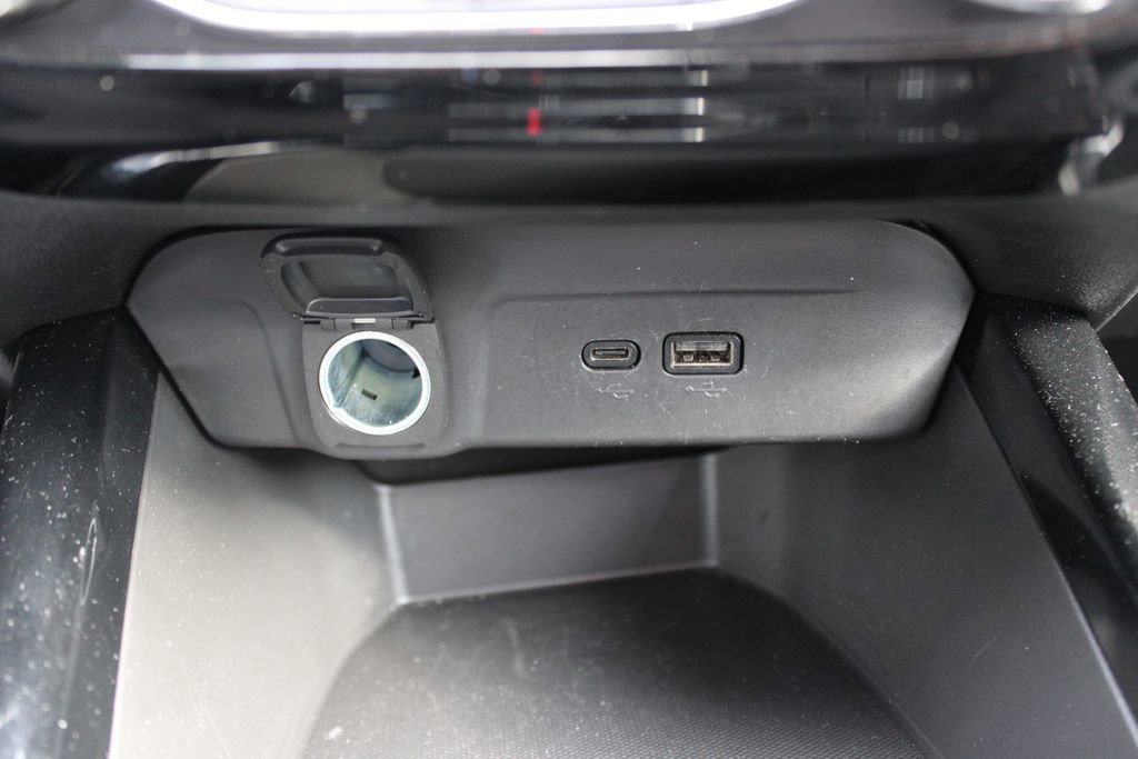 Used 2025 Chevrolet Trax LT w/ LT Convenience Package image 23