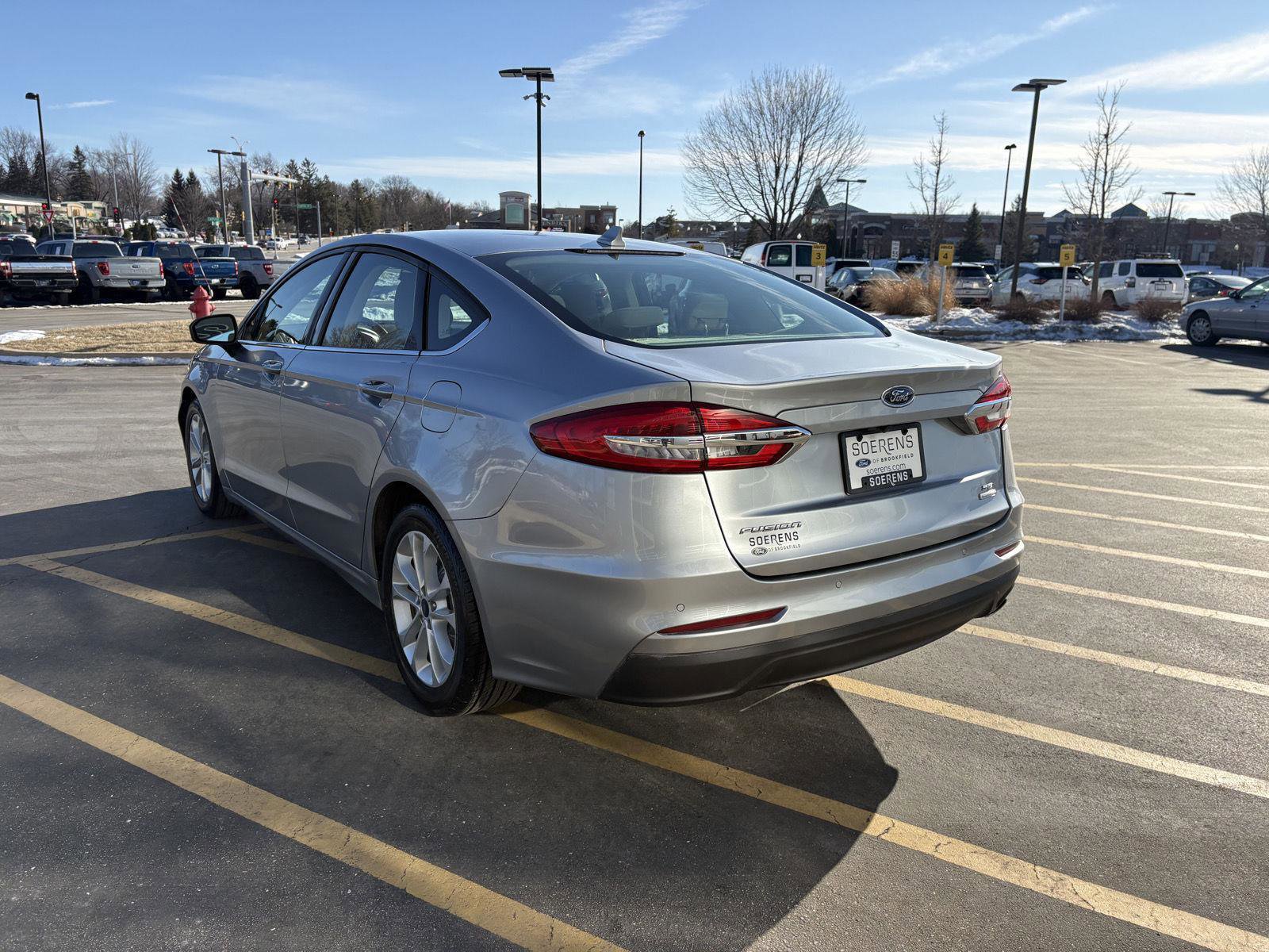 Used 2020 Ford Fusion SE image 4