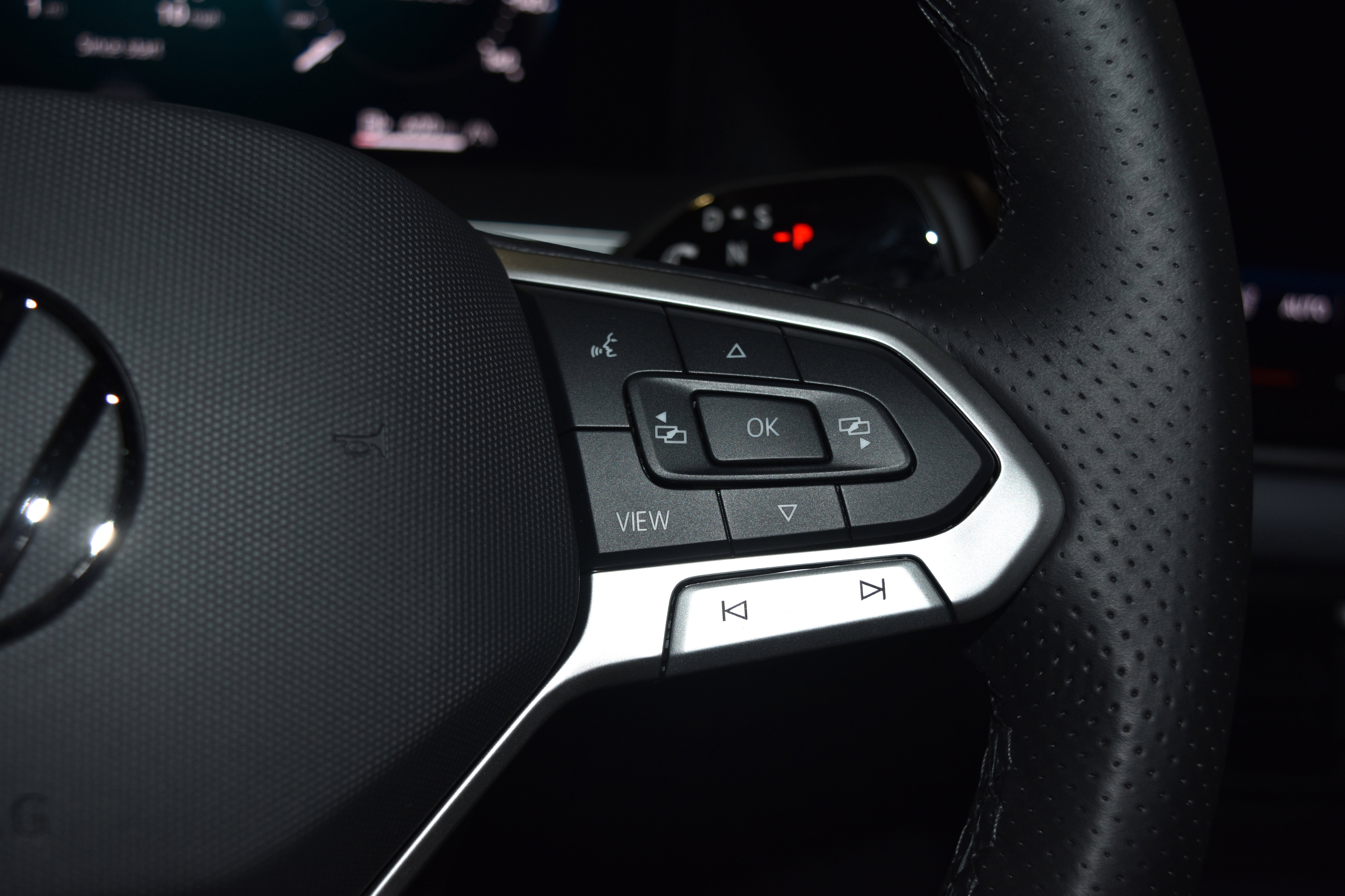 New 2026 Volkswagen Tiguan SE R-Line image 8